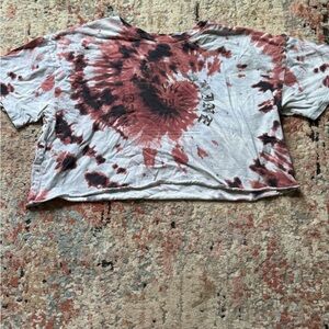 Black and red tie-dyed Hollister crop top.